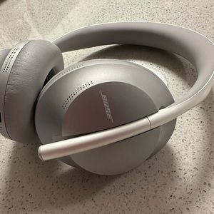 Bose noise canceling wireless headphones 700